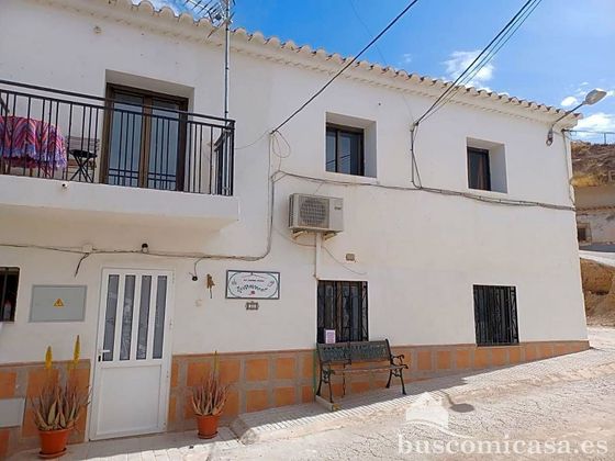 Foto 1 de Xalet en venda a Guadix de 6 habitacions amb terrassa i garatge