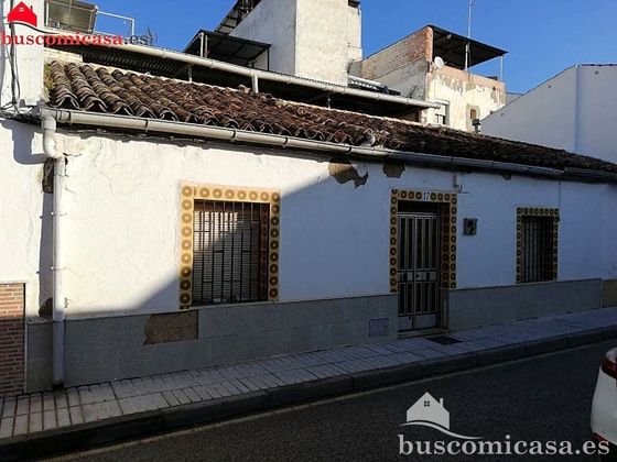 Foto 1 de Casa adossada en venda a Linares de 3 habitacions amb terrassa i jardí