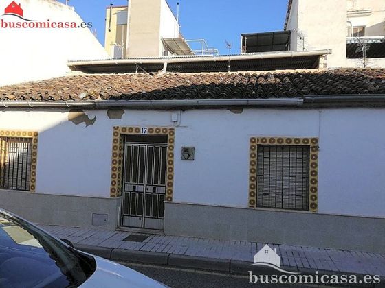 Foto 2 de Casa adossada en venda a Linares de 3 habitacions amb terrassa i jardí