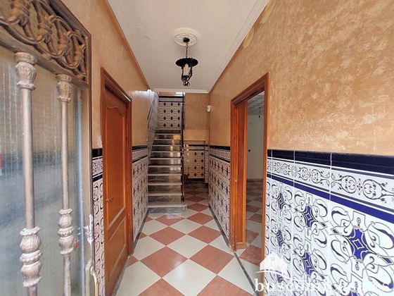 Foto 2 de Chalet en venta en Linares de 4 habitaciones con terraza y balcón