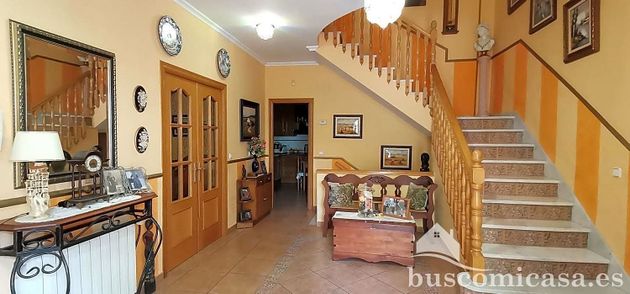 Foto 1 de Casa en venta en Linares de 4 habitaciones con piscina y garaje