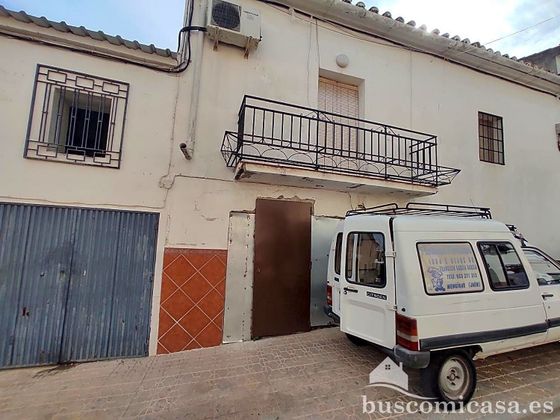 Foto 2 de Xalet en venda a Mengíbar de 4 habitacions amb balcó