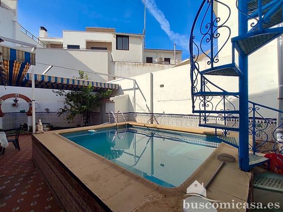 Foto 1 de Venta de chalet en Mengíbar de 4 habitaciones con terraza y piscina