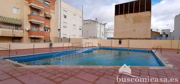 Foto 1 de Piso en venta en Linares de 4 habitaciones con piscina y garaje
