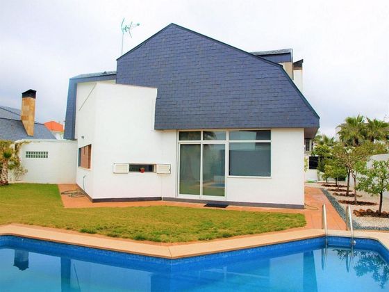 Foto 1 de Chalet en venta en Linares de 4 habitaciones con terraza y piscina