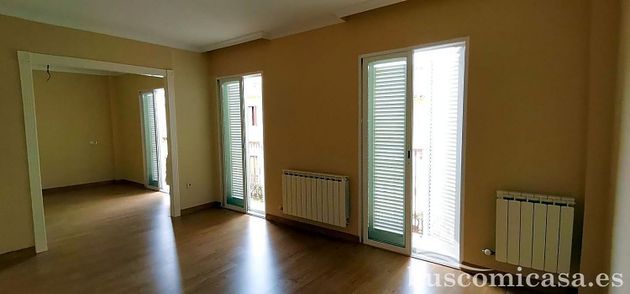 Foto 2 de Piso en venta en Linares de 2 habitaciones con balcón y aire acondicionado