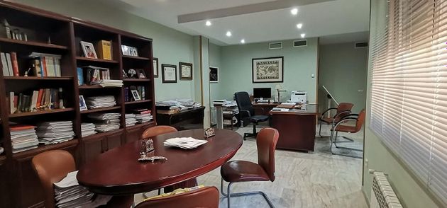 Foto 1 de Oficina en venda a Linares amb calefacció