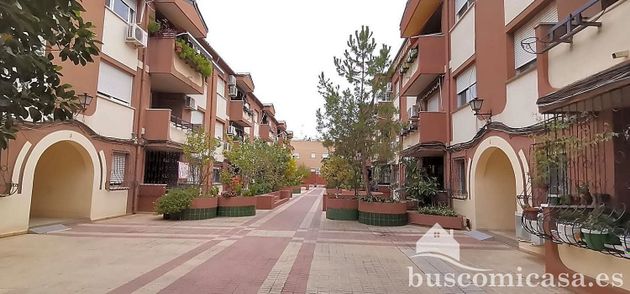 Foto 1 de Piso en venta en Linares de 3 habitaciones con garaje y jardín