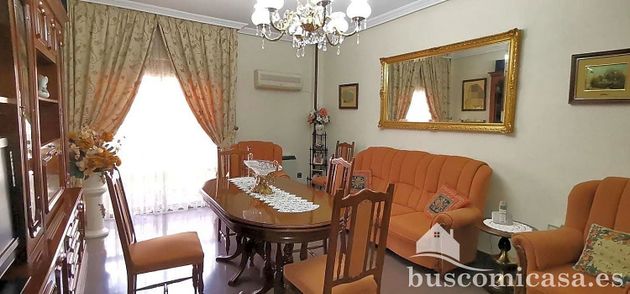 Foto 2 de Piso en venta en Linares de 4 habitaciones con balcón y aire acondicionado