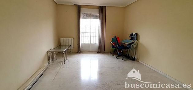 Foto 2 de Dúplex en venda a Linares de 5 habitacions amb terrassa i balcó