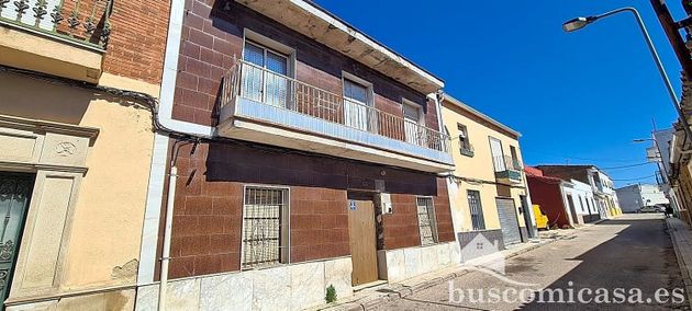 Foto 1 de Chalet en venta en Linares de 5 habitaciones con terraza y balcón
