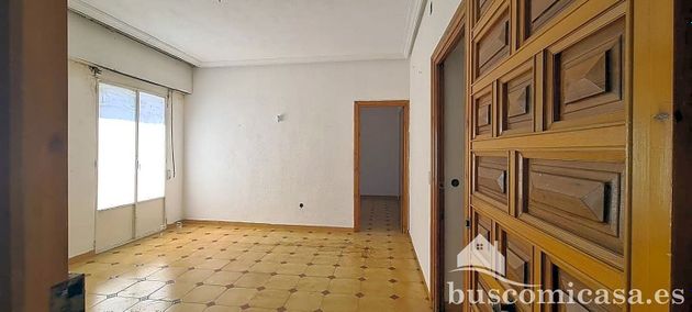 Foto 2 de Chalet en venta en Linares de 5 habitaciones con terraza y balcón