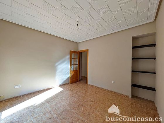 Foto 1 de Piso en venta en Linares de 3 habitaciones con garaje y balcón
