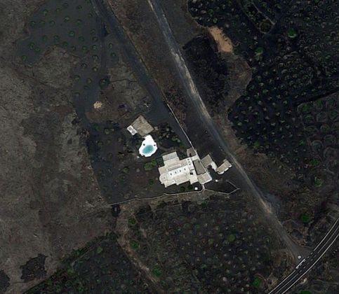 Foto 1 de Venta de terreno en Yaiza pueblo de 20542 m²