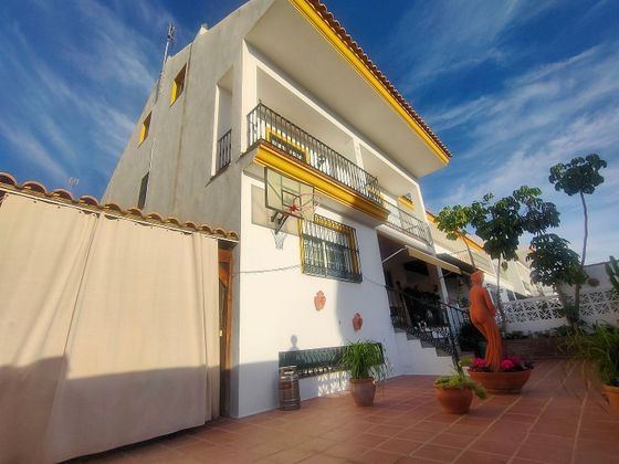 Foto 1 de Casa en venta en avenida Virgen del Rocío de 5 habitaciones con terraza y garaje