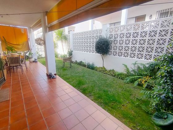Foto 2 de Casa en venta en avenida Virgen del Rocío de 5 habitaciones con terraza y garaje
