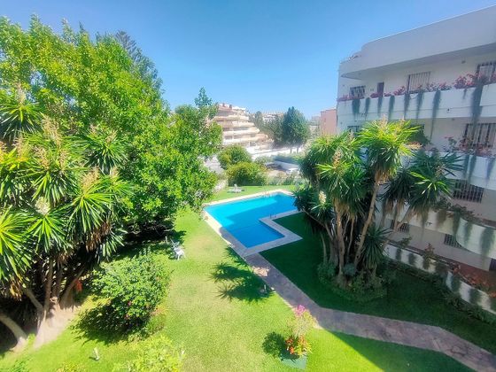 Foto 2 de Piso en alquiler en plaza De la Orquidea de 2 habitaciones con terraza y piscina