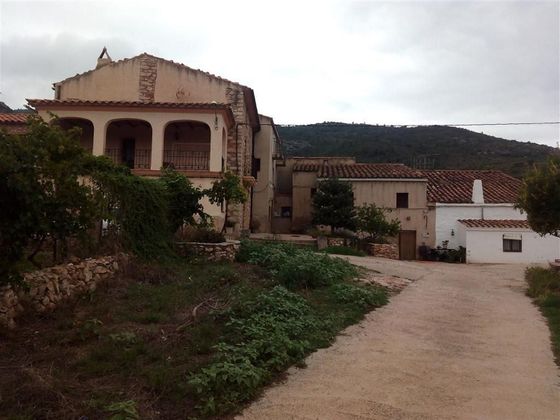 Foto 1 de Casa rural en venta en Sierra Engarcerán de 6 habitaciones con terraza y jardín
