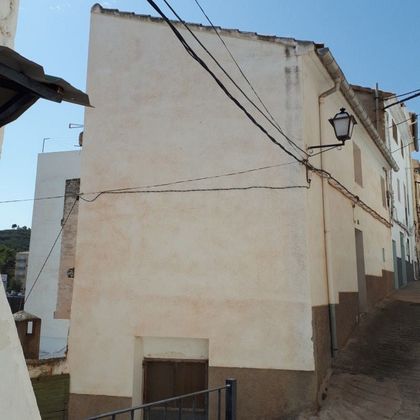 Foto 2 de Venta de casa en Lucena del Cid de 3 habitaciones con terraza y jardín