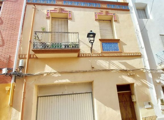 Foto 1 de Venta de casa en Canet lo Roig de 4 habitaciones con terraza