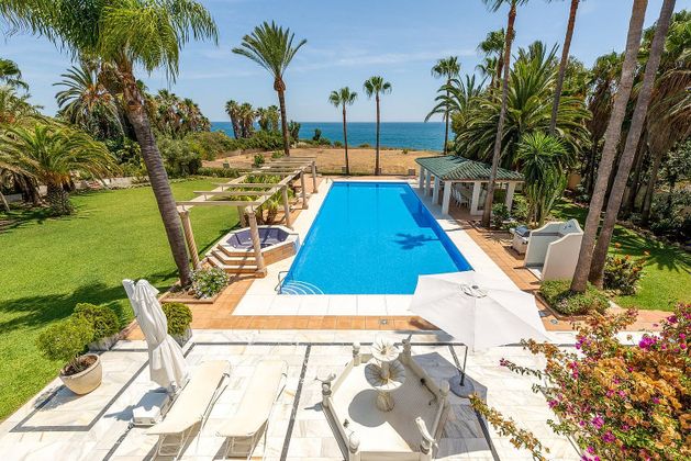 Foto 1 de Xalet en venda a Estepona Oeste - Valle Romano - Bahía Dorada de 6 habitacions amb terrassa i piscina