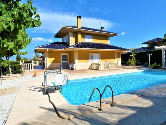 Foto 1 de Chalet en venta en Altorreal de 4 habitaciones con terraza y piscina