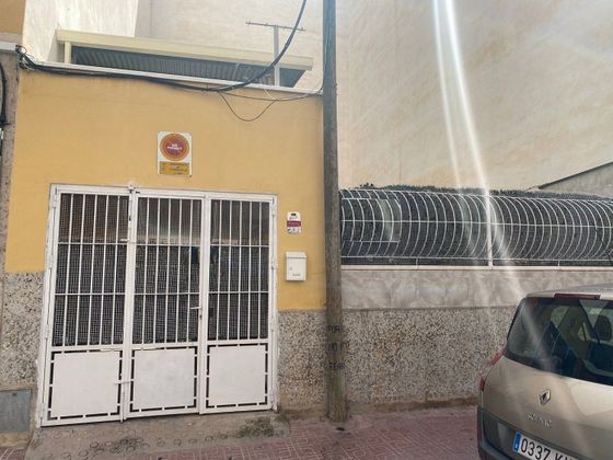 Foto 1 de Casa adossada en venda a  El Acequión - Los Naúfragos de 3 habitacions amb terrassa i garatge