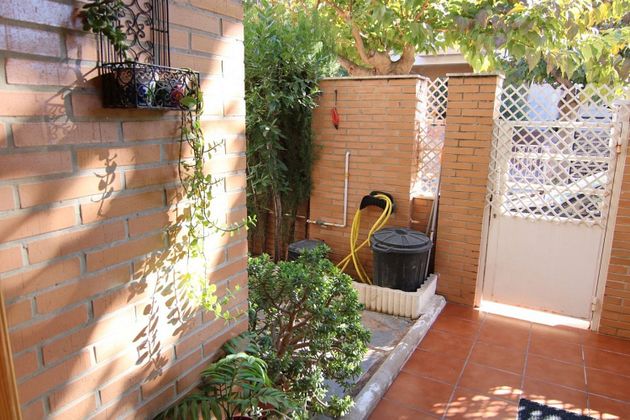 Foto 2 de Venta de casa en Picanya de 4 habitaciones con terraza y jardín