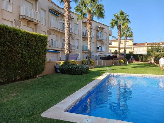 Foto 1 de Venta de piso en calle Pardida Solaes de 2 habitaciones con piscina y balcón