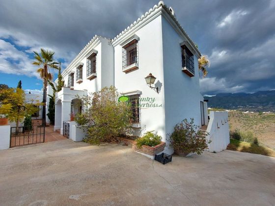 Foto 1 de Casa en venda a Torrox Pueblo de 7 habitacions amb terrassa i piscina
