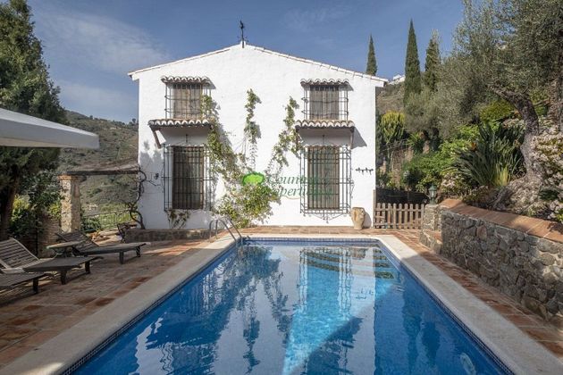Foto 1 de Casa en venda a Sayalonga de 4 habitacions amb terrassa i piscina