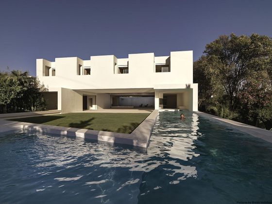 Foto 2 de Xalet en venda a calle Guadalmina de 5 habitacions amb terrassa i piscina