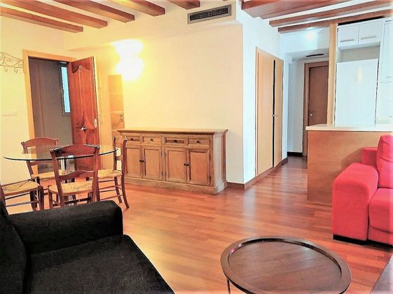 Foto 1 de Alquiler de piso en El Mercat de 2 habitaciones con muebles y balcón