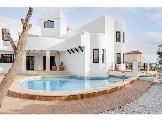 Foto 1 de Casa en venda a Dehesa de Campoamor - La Regia - Aguamarina de 6 habitacions amb terrassa i piscina