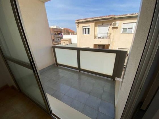 Foto 2 de Venta de piso en calle Maestra Doña Pilar de 2 habitaciones con garaje y balcón