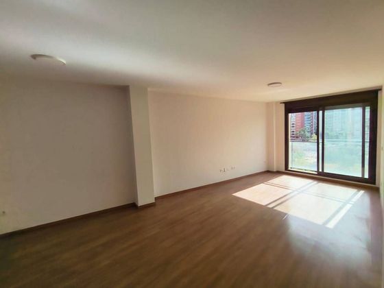 Foto 2 de Alquiler de piso en Juan Carlos I de 3 habitaciones con garaje y balcón