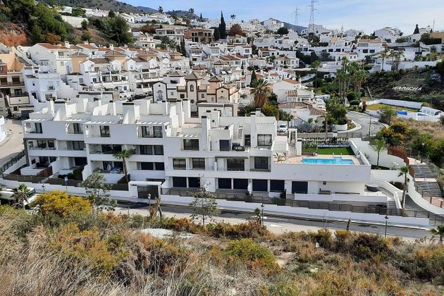 Foto 2 de Venta de piso en calle Saturno de 2 habitaciones con terraza y piscina