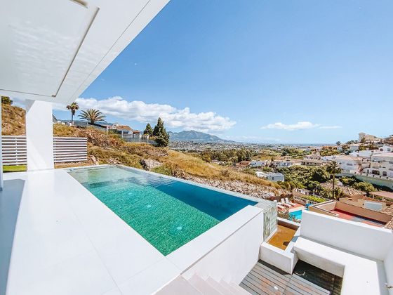 Foto 1 de Xalet en venda a El Faro de Calaburra - Chaparral de 3 habitacions amb terrassa i piscina