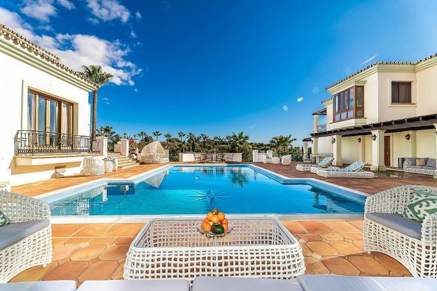 Foto 1 de Xalet en venda a Paraíso - Atalaya- Benamara de 16 habitacions amb terrassa i piscina