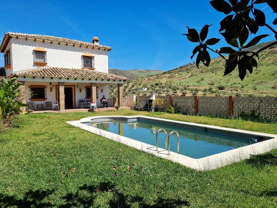 Foto 2 de Chalet en venta en Valle de Abdalajís de 4 habitaciones con terraza y piscina