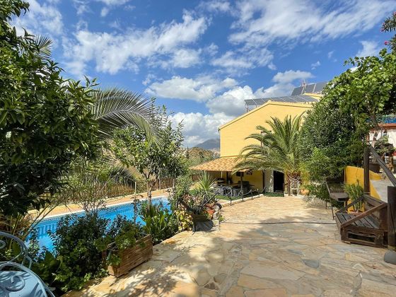 Foto 1 de Venta de casa rural en Iznájar de 5 habitaciones con terraza y piscina