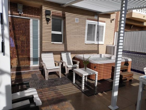 Foto 1 de Casa adossada en venda a San Antonio de Benagéber de 4 habitacions amb terrassa i piscina