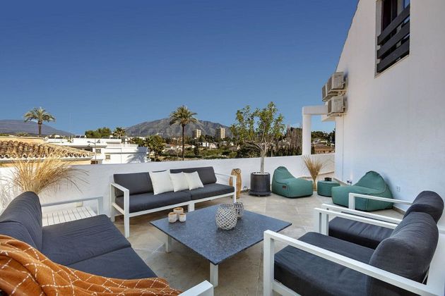 Foto 1 de Dúplex en venda a Los Naranjos - Las Brisas de 4 habitacions amb terrassa i piscina