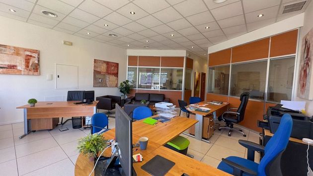 Foto 2 de Venta de oficina en Cabo Pino - Reserva de Marbella con aire acondicionado