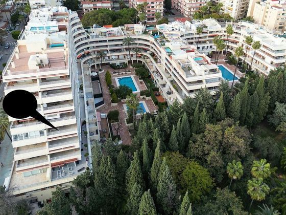 Foto 1 de Venta de piso en Playa de la Fontanilla de 4 habitaciones con terraza y piscina