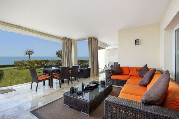 Foto 1 de Venta de piso en Cabo Pino - Reserva de Marbella de 3 habitaciones con terraza y piscina