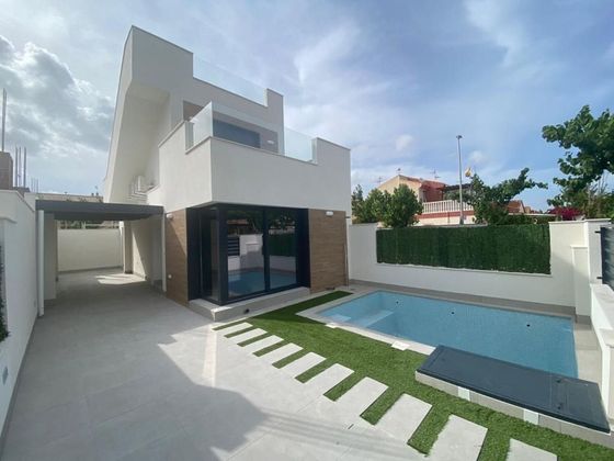 Foto 1 de Xalet en venda a Centro - Alcazares, Los de 3 habitacions amb terrassa i piscina