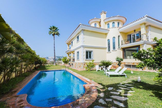 Foto 1 de Venta de chalet en calle Islas Canarias de 6 habitaciones con terraza y piscina