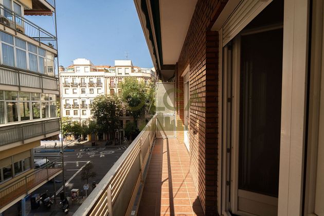 Foto 1 de Pis en venda a Cuatro Caminos de 4 habitacions amb terrassa i calefacció