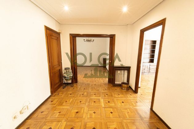 Foto 2 de Pis en venda a Cuatro Caminos de 4 habitacions amb terrassa i calefacció